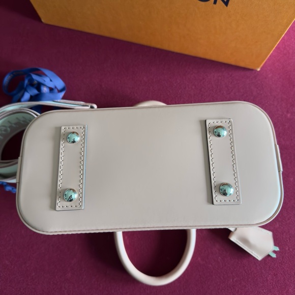 Louis Vuitton Alma BB Epi Shoulder Bag Pink - Picture 9 of 12